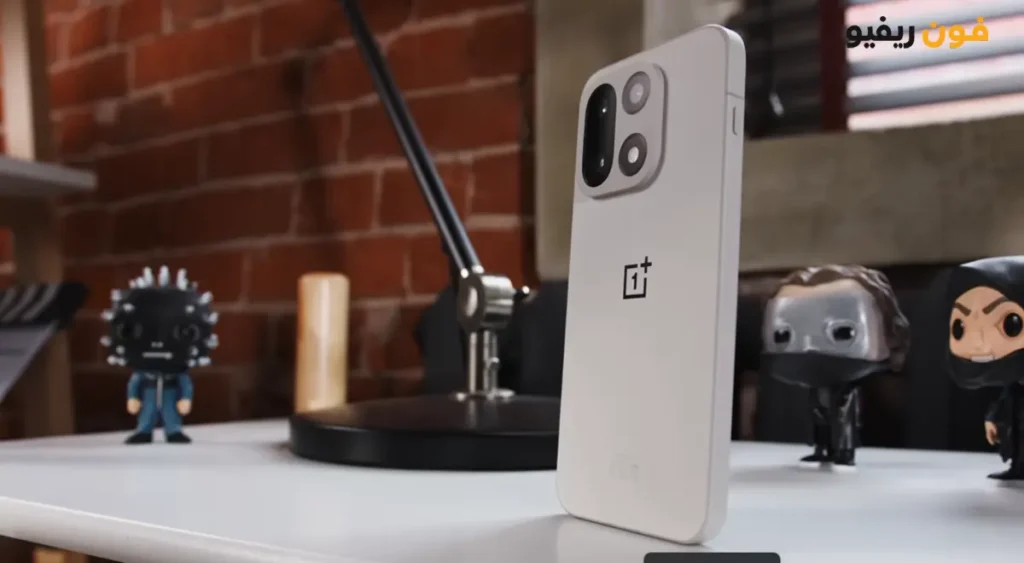 لون الموبايل الرمادي OnePlus 15
